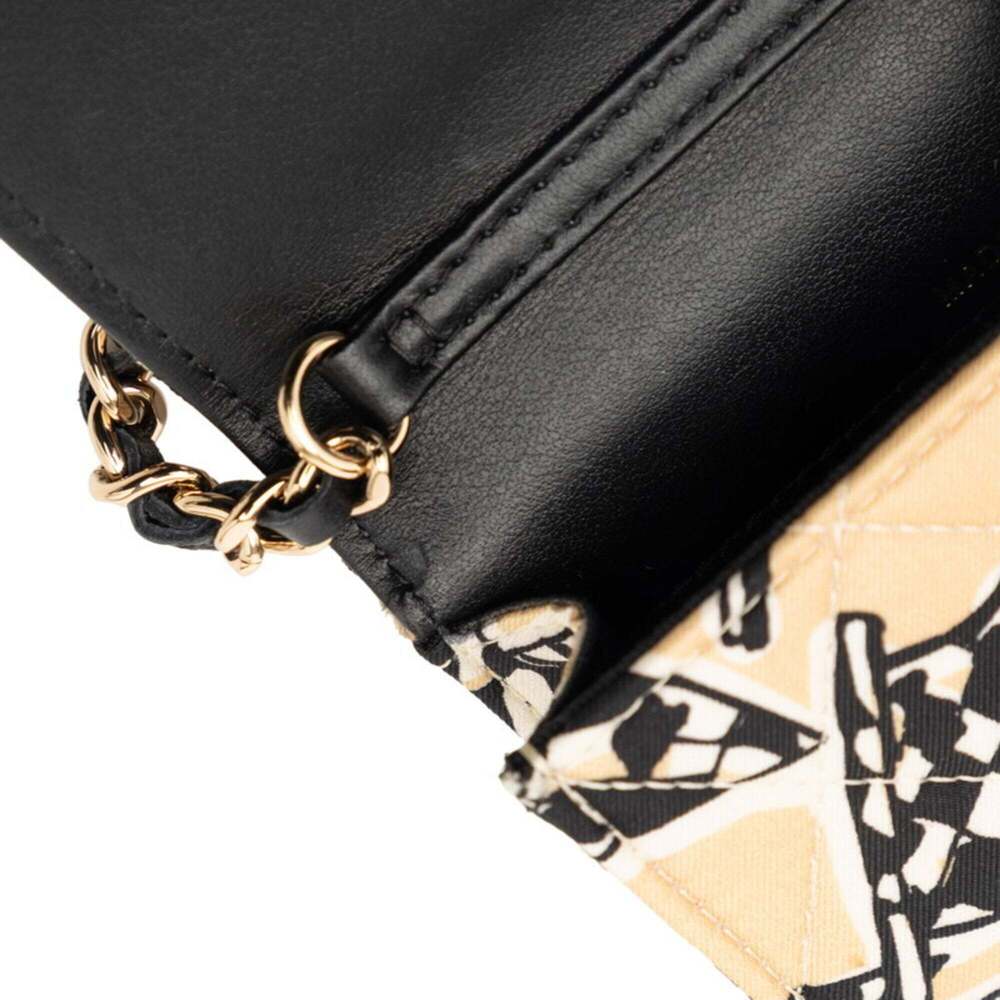 CHANEL Cream Leather Logo Shoulder Bag - Picture 4 of 8